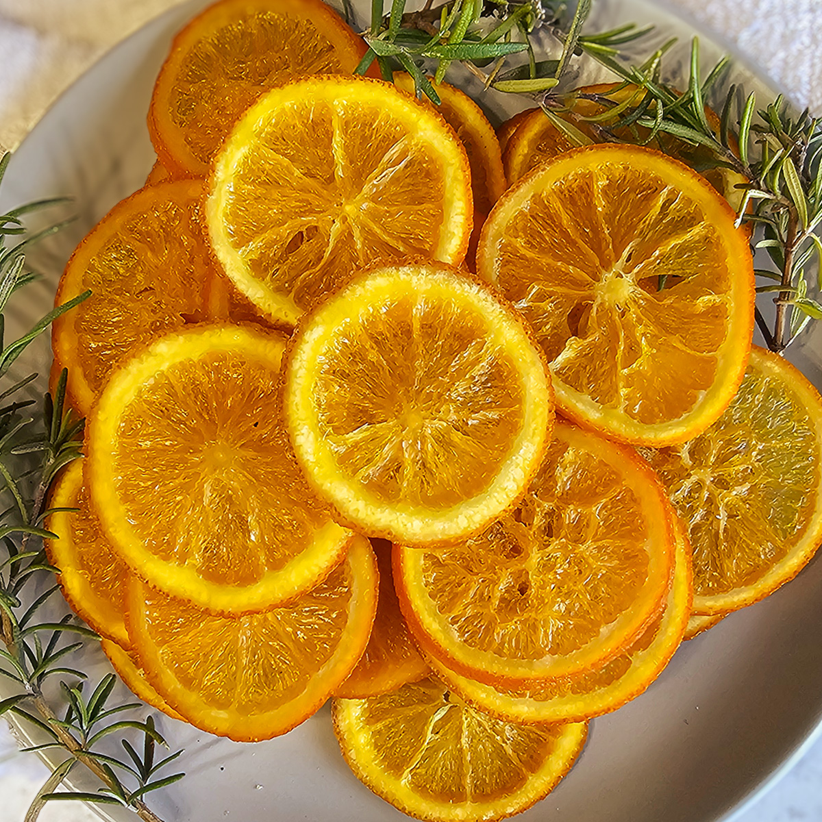 https://www.thepurposefulpantry.com/wp-content/uploads/2023/12/how-to-dehydrate-candied-oranges-feat1.jpg